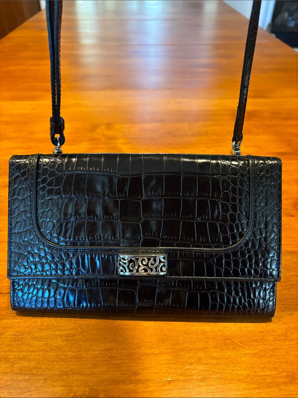 BRIGHTON BLACK LEATHER CROC EMBOSSED TRAVEL CROSSBODY BAG PASSPORT ID ADJUSTABLE